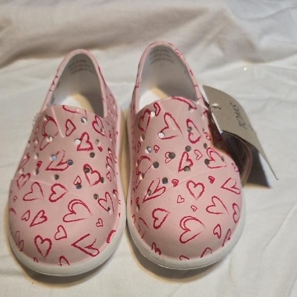 Toms Pink Heart Sneakers with Stretchy Collar - Picture 4 of 4